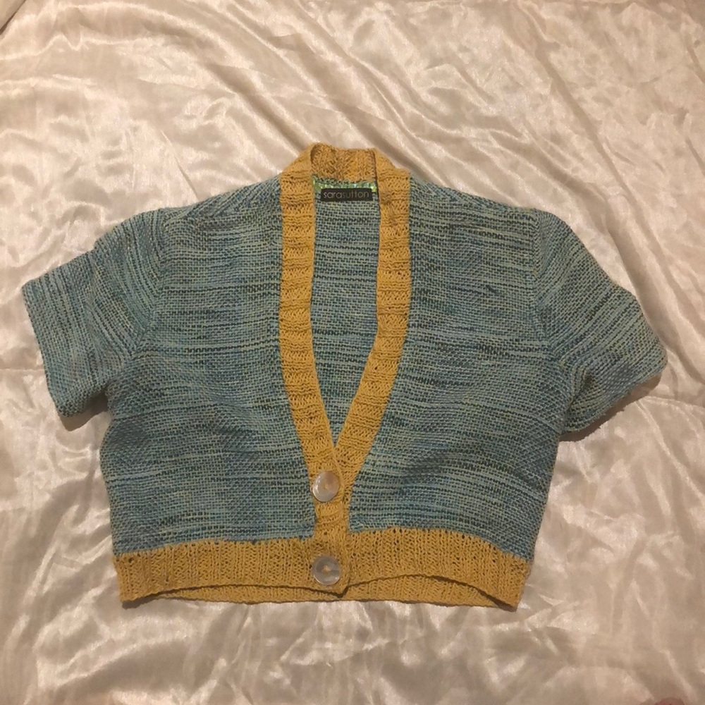 Cropped knit sweater. Cardigan-shrug.